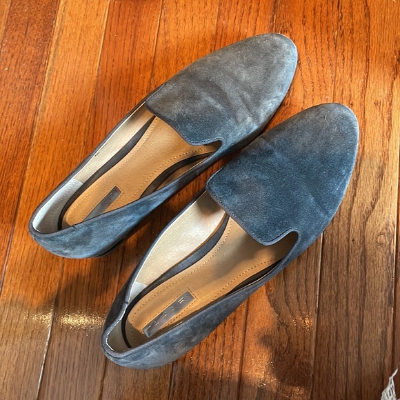 Dark gray suede Tahari flat - Picture 5 of 8